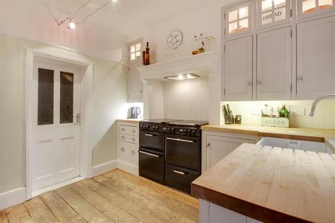 71 Chase Side, Enfield, EN2 6NQ