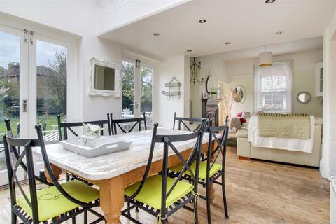 71 Chase Side, Enfield, EN2 6NQ