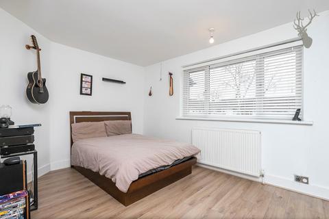 49 Epping Way, London, E4 7PG