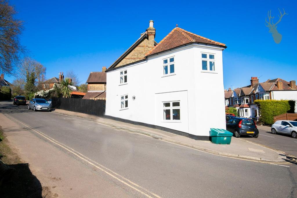 York Hill, Loughton 3 bed house £500,000