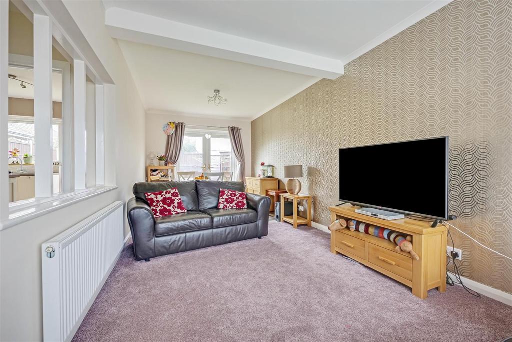Kiln Road, Benfleet 2 bed semidetached house £300,000