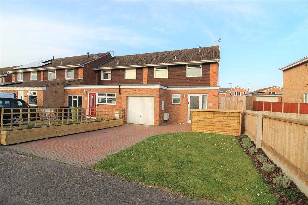 Castle Hill Drive, Brockworth, Gloucester 3 bed end of terrace house