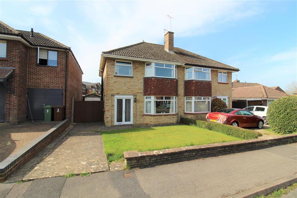 Wistley Road, Charlton Kings, Cheltenham 3 bed semidetached house £