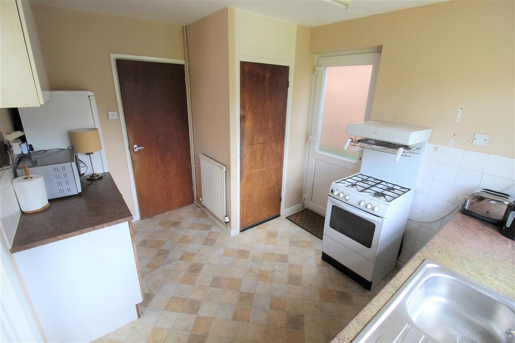 Wistley Road, Charlton Kings, Cheltenham 3 bed semidetached house £