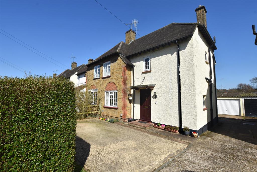 Blackwell Road, Kings Langley 3 bed house £600,000