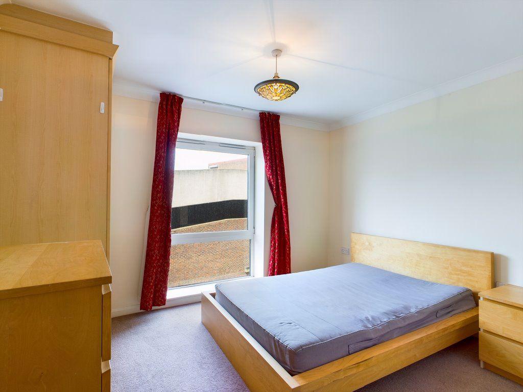 CROWN HEIGHTS, BASINGSTOKE 2 bed apartment £950 pcm (£219 pw)