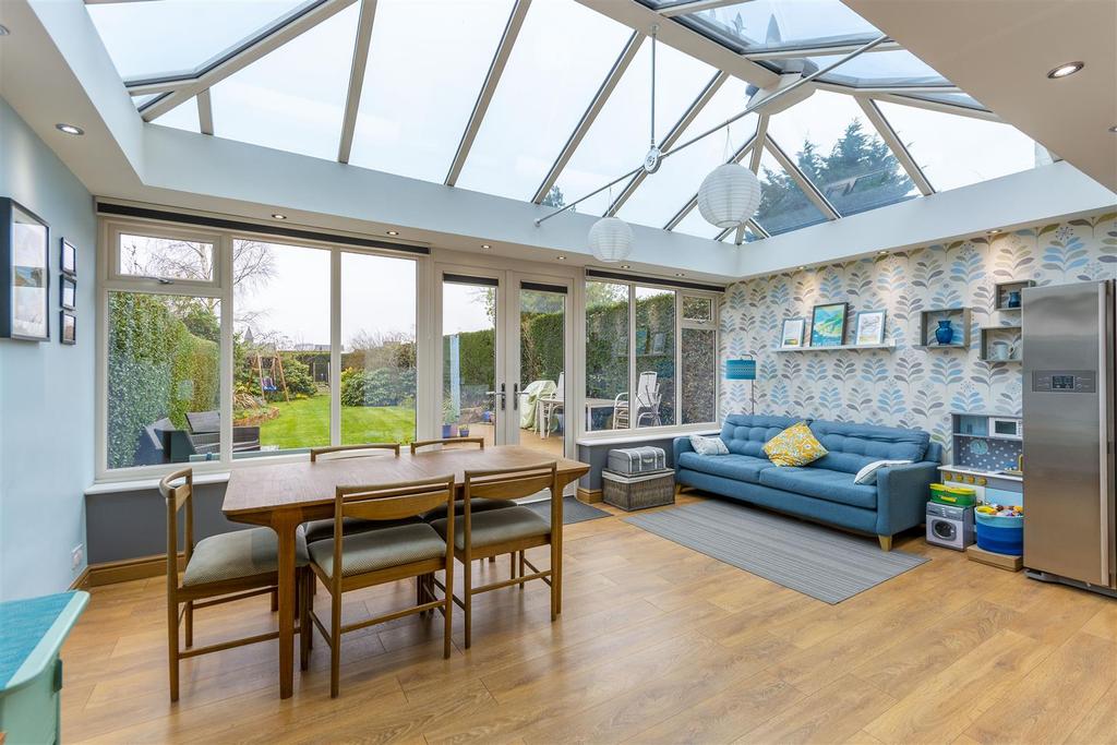 Living/Dining Area