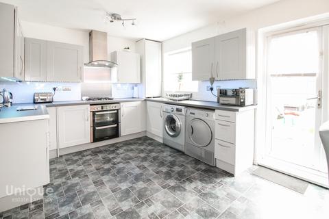 8 Betjeman Close, Blackpool, FY2 0FQ