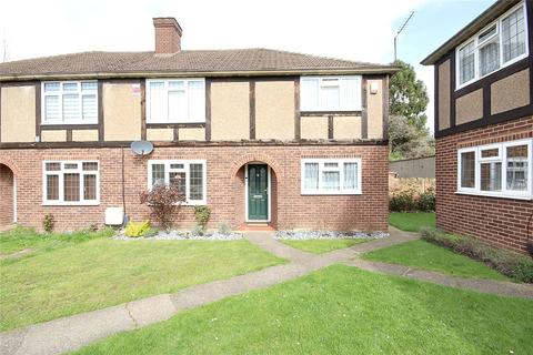 18 Calder Close, Enfield, EN1 3TS