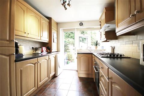 18 Calder Close, Enfield, EN1 3TS