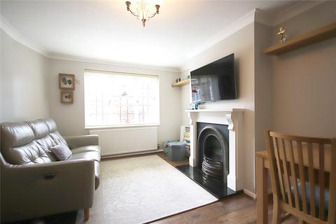 18 Calder Close, Enfield, EN1 3TS