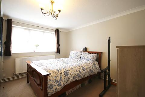 18 Calder Close, Enfield, EN1 3TS
