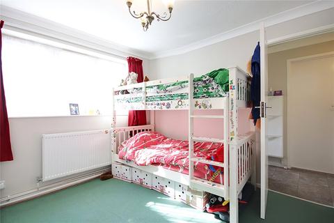 18 Calder Close, Enfield, EN1 3TS