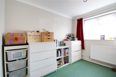 18 Calder Close, Enfield, EN1 3TS
