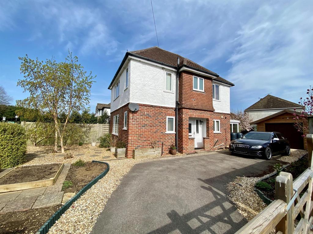 Kingshill Road, Dursley, GL11 4DQ 3 bed semidetached house £320,000