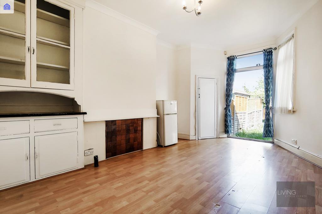 Arnold Gardens, Palmers Green, London N13 3 bed terraced house £549,995