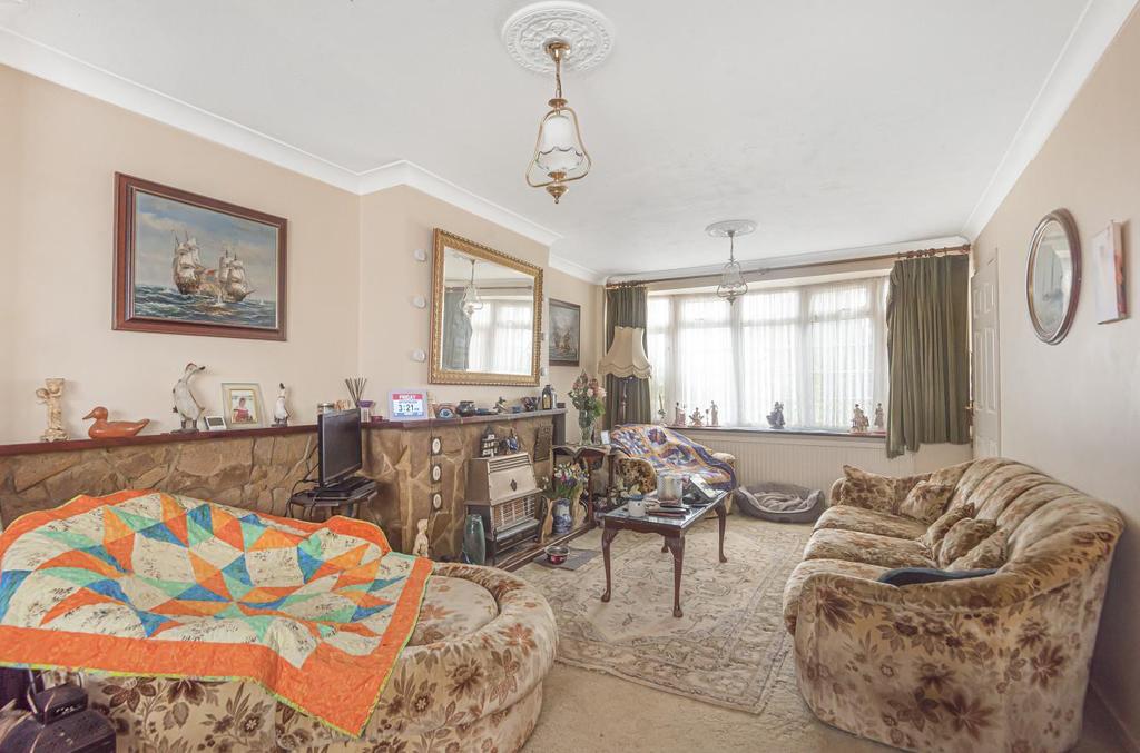 Marine Drive, Selsey, PO20 3 bed semidetached house £325,000