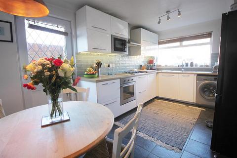 2 Cranmore, Netley Abbey, Southampton, SO31 5GG