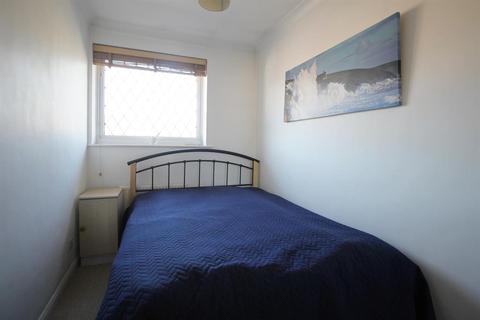 2 Cranmore, Netley Abbey, Southampton, SO31 5GG