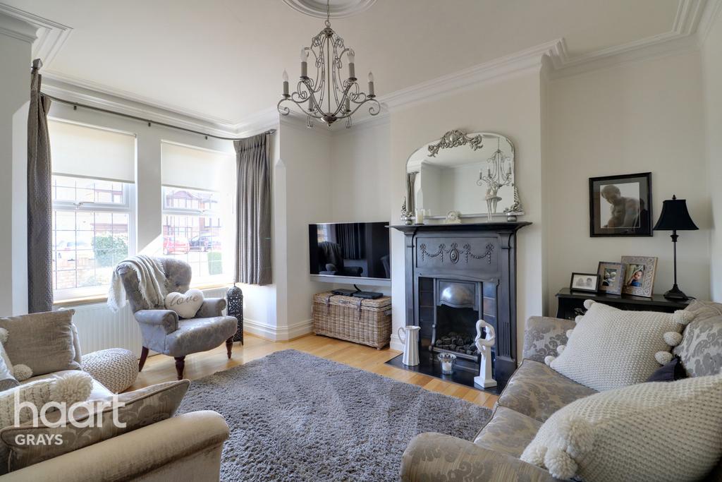 Victoria Avenue, North Grays 3 bed detached house £575,000