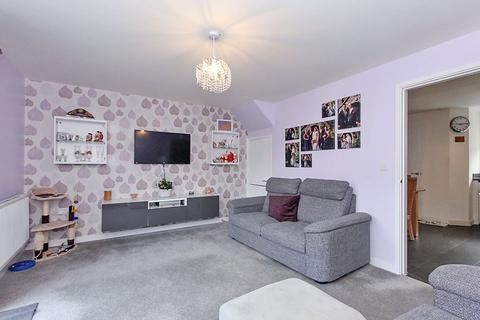 5 Hardy Close, Queenborough, ME11 5AU