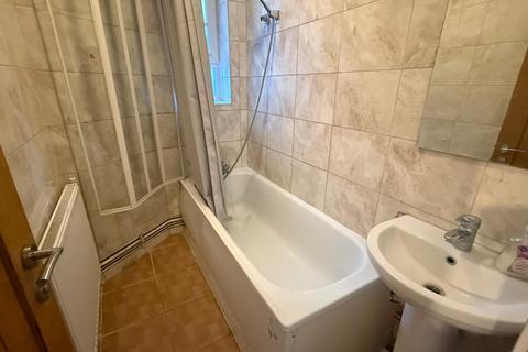 3 bedroom flat to rent, Cyrus House EC1V
