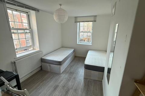 3 bedroom flat to rent, Cyrus House EC1V