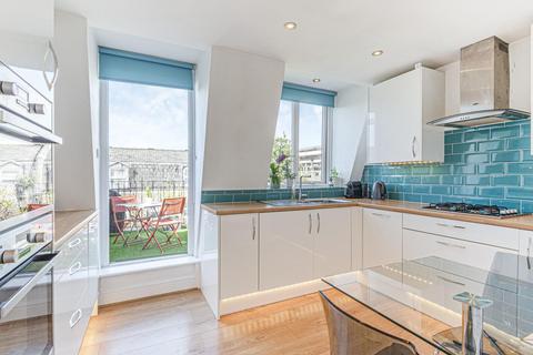 25b Dalling Road, London, W6 0JD