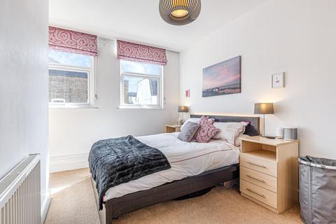 25b Dalling Road, London, W6 0JD