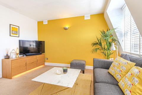 25b Dalling Road, London, W6 0JD