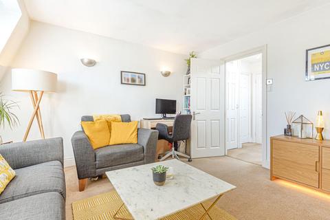 25b Dalling Road, London, W6 0JD