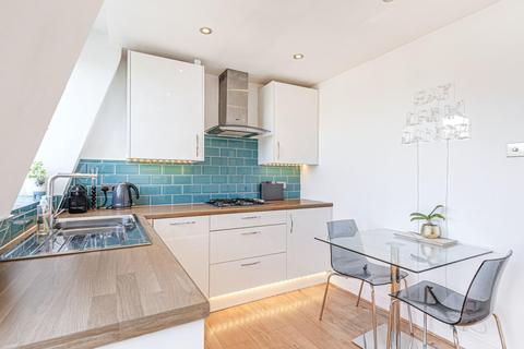 25b Dalling Road, London, W6 0JD