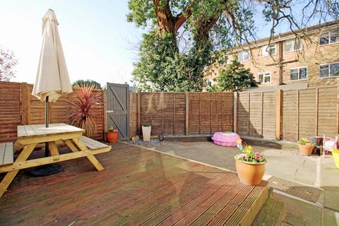 21 Beech Grove, Addlestone, KT15 1QQ
