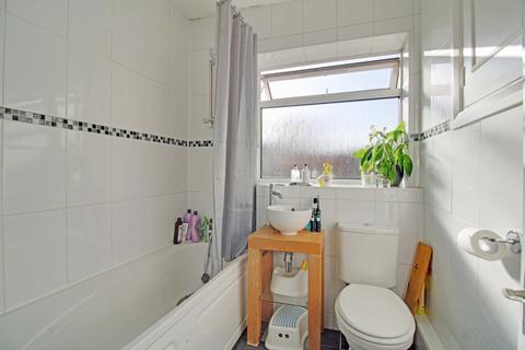 21 Beech Grove, Addlestone, KT15 1QQ