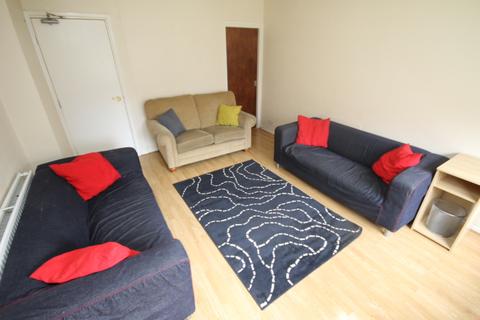 4 bedroom terraced house to rent - Hartley Avenue, Woodhouse, Leeds, LS6 2LP