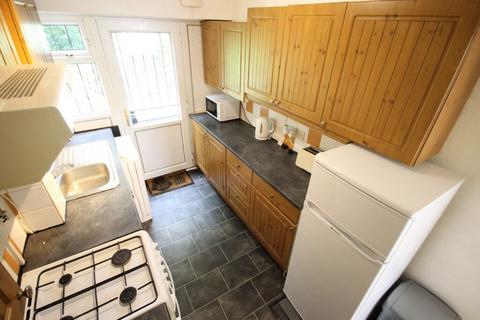 4 bedroom terraced house to rent, Hartley Avenue, Woodhouse, Leeds, LS6 2LP