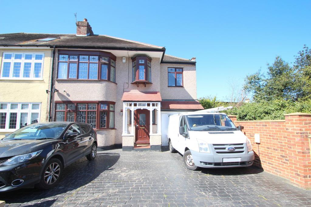 Chester Avenue, Upminster, RM14 5 bed house £2,100 pcm (£485 pw)