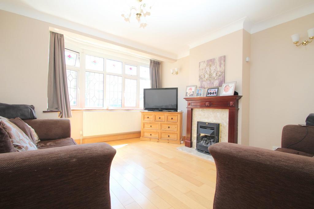 Chester Avenue, Upminster, RM14 5 bed house £2,100 pcm (£485 pw)