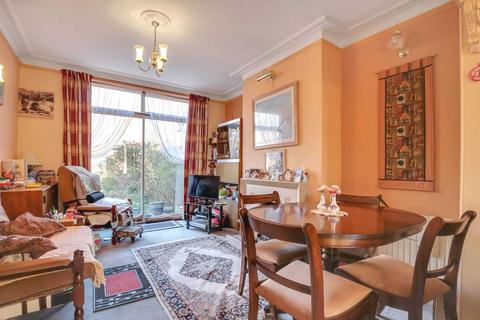 18 Lynton Avenue, London, N12 9JH