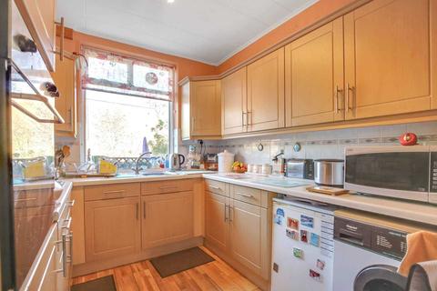 18 Lynton Avenue, London, N12 9JH