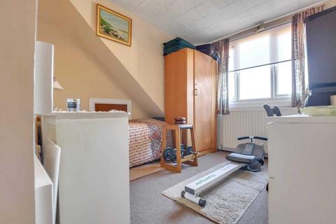18 Lynton Avenue, London, N12 9JH