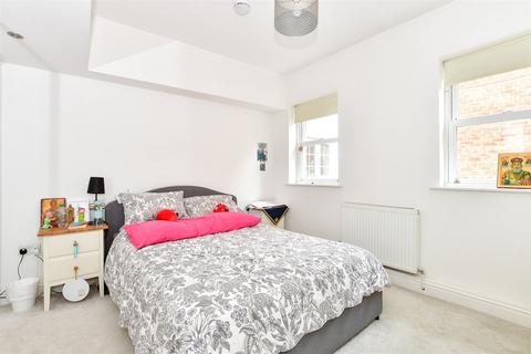 2 bedroom flat for sale, High Street, Dorking, Surrey