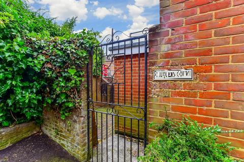 2 bedroom flat for sale, High Street, Dorking, Surrey