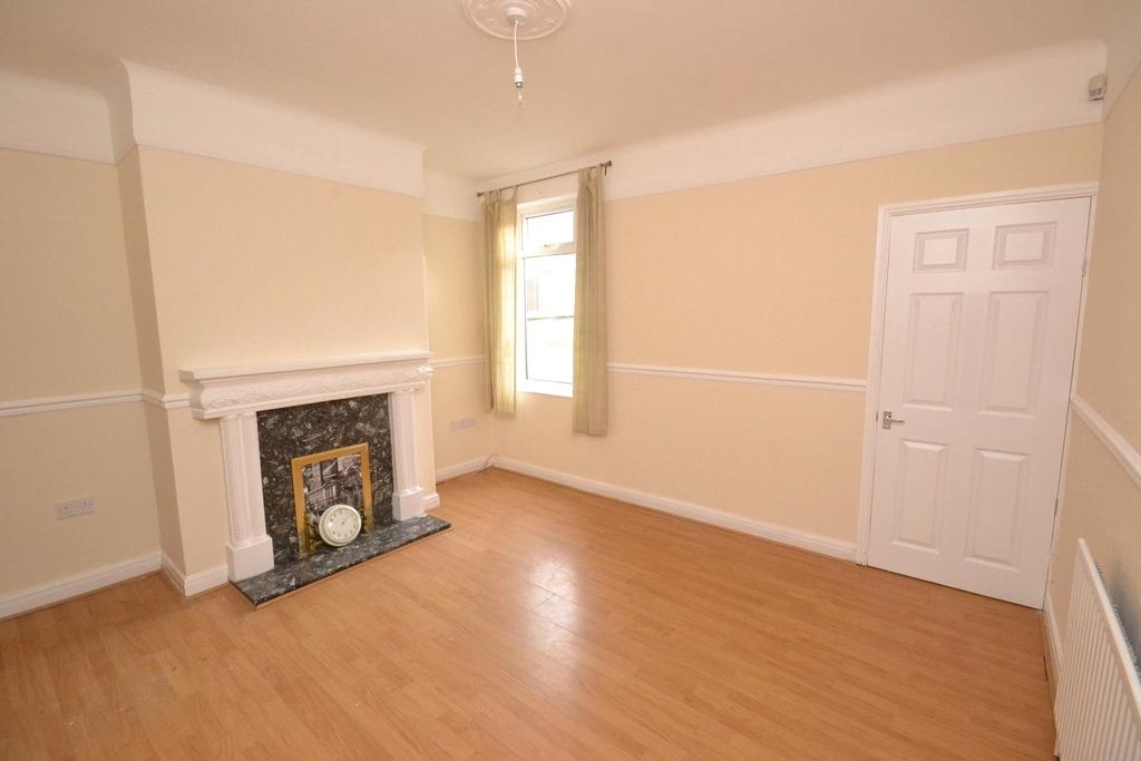 Julian Street, Grimsby, DN32 2 bed terraced house £62,500