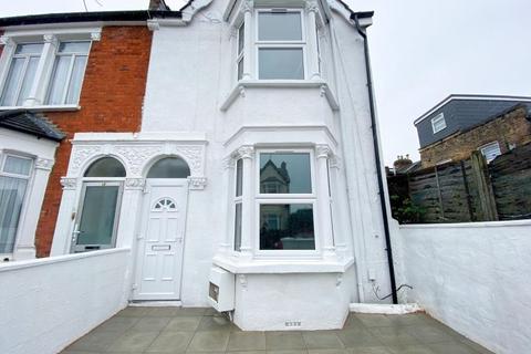 3 bedroom terraced house to rent, Roslyn Road, Tottenham, N15