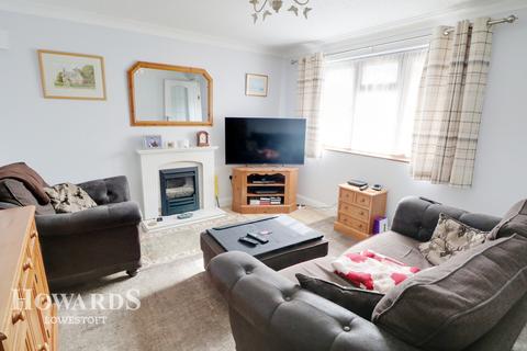 24 Carnoustie Drive, Lowestoft, NR33 9JW