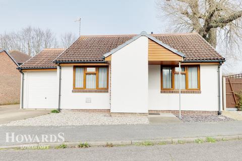 24 Carnoustie Drive, Lowestoft, NR33 9JW