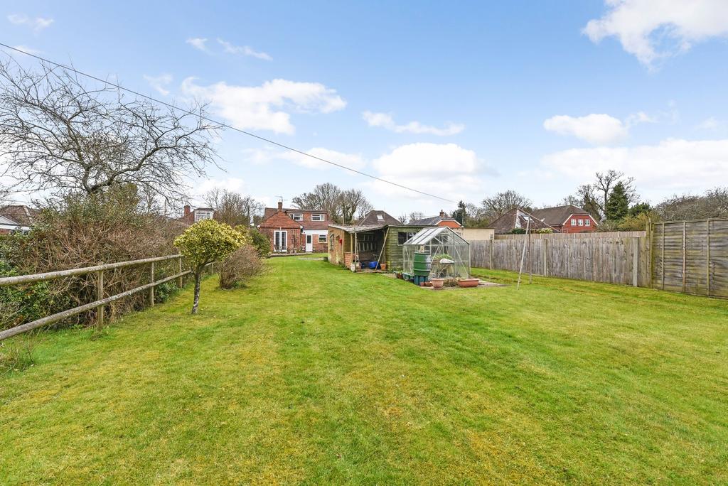 Liphook Road, Passfield, Liphook 5 bed detached bungalow £625,000