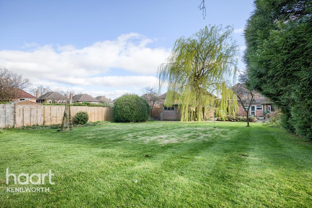 Whitemoor Road, Kenilworth 4 bed detached house £625,000