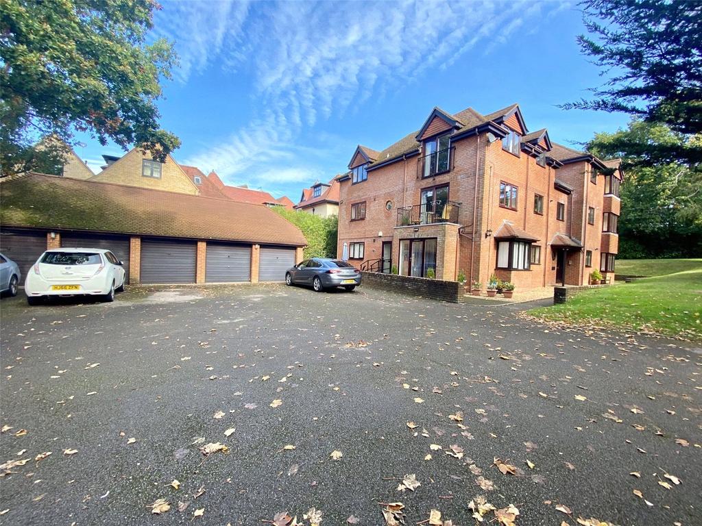 Alton Road, Lower Parkstone, Poole, Dorset, BH14 2 bed apartment £280,000